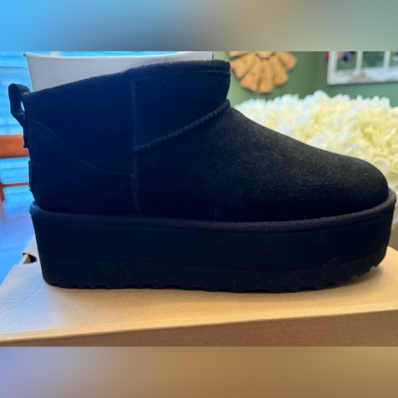 UGG Ultra Mini Platform Boot - Picture 2 of 7